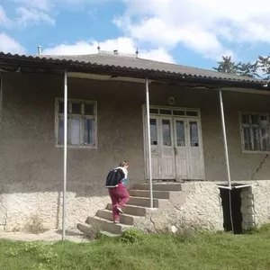 Casă de vânzare in satul Brinzeni raionul Edinet cu un teren de 26 hec