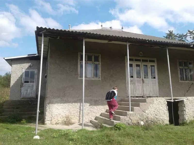 Casă de vânzare in satul Brinzeni raionul Edinet cu un teren de 26 hec